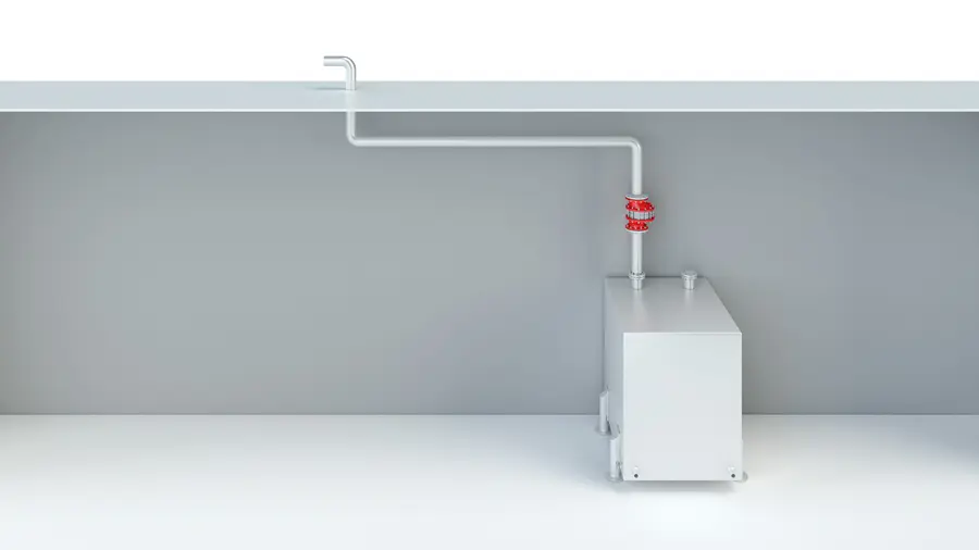 Una representación en 3D muestra un pequeño depósito rectangular conectado a un tubo de ventilación superior, con un equipo de válvula roja instalado en la sección vertical.