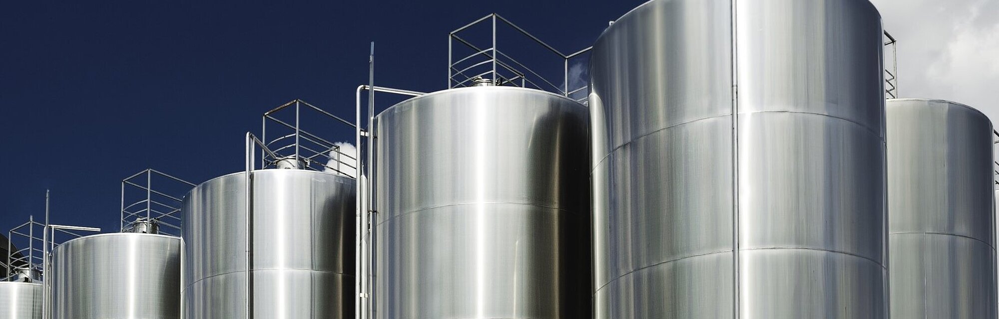 Protection of storage tanks for ethanol  and other alcohols